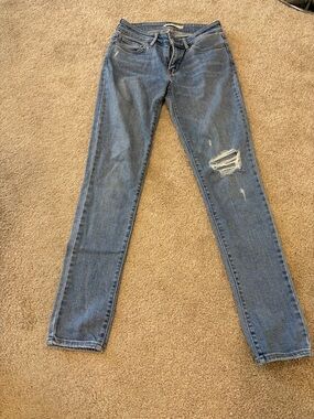 Levi's Women's Distressed Skinny Jeans - Medium Blue